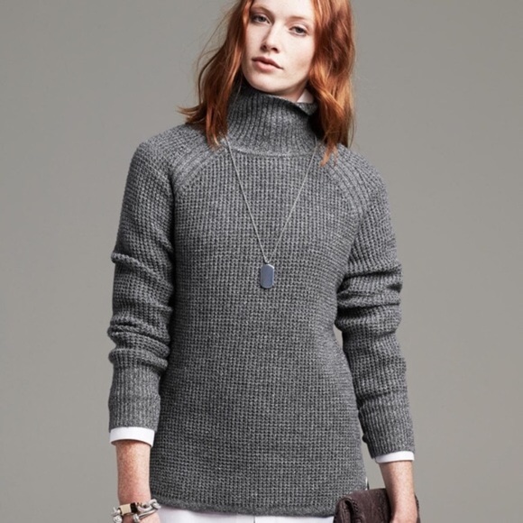 Banana Republic Sweaters - Banana Republic gray cable knit sweater
